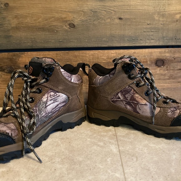 Next To New little boys Camo Boots size 1.5 - Picture 7 of 8